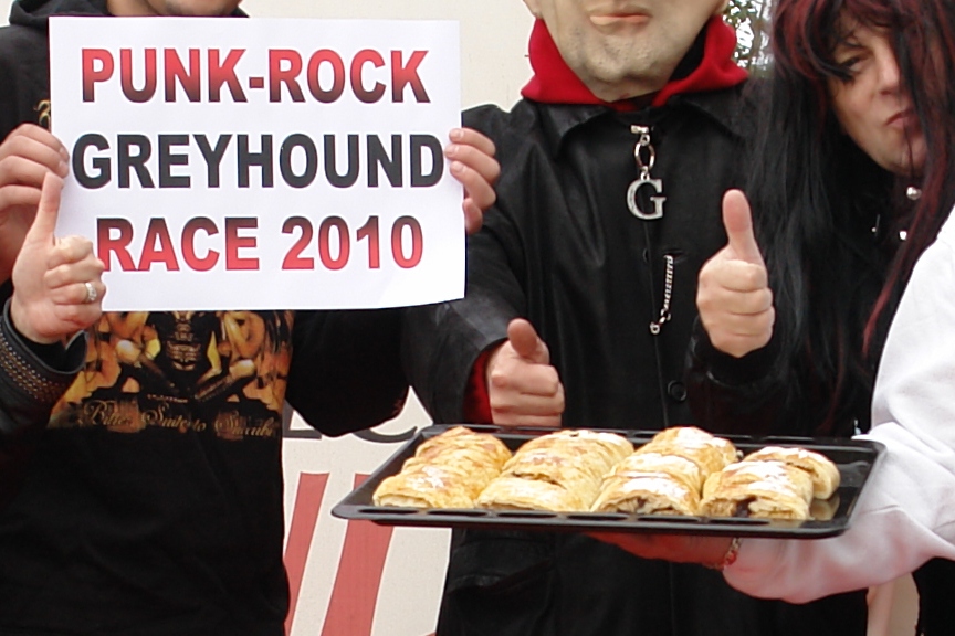 halloween-punk-rock-greyhound-race-czech-greyhound-racing-federation-DSC01709-v.JPG
