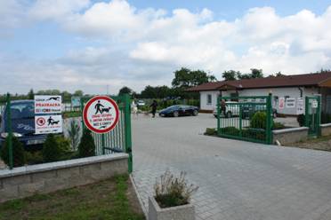 dostihova_draha_Praskacka_Czech_Greyhound_Racing_Federation_vstup_levo.jpg