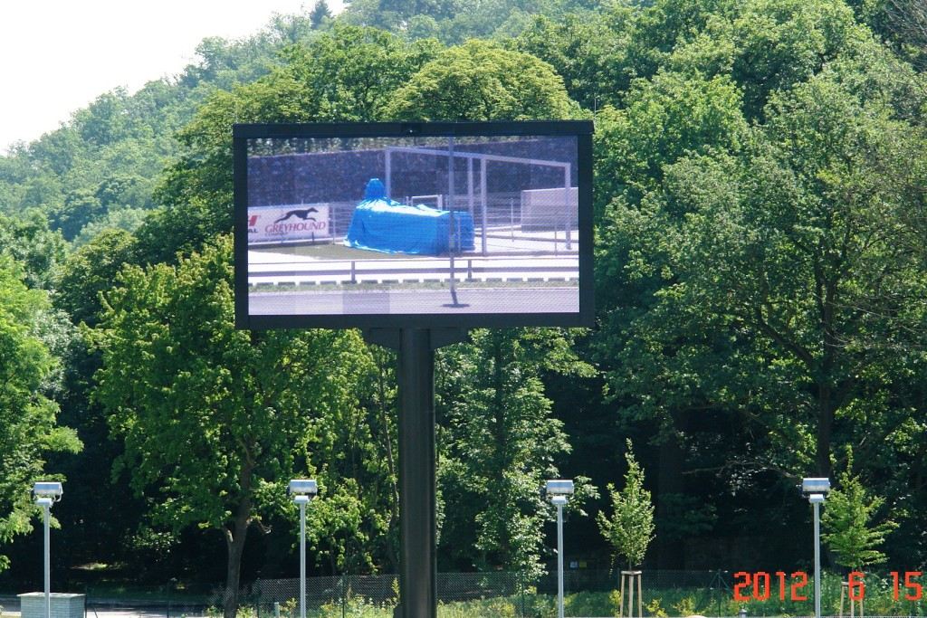 TV_screen_Czech_Greyhound_Racing_Federation_DSC07217-u.jpg