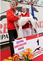030_Chrti_dostihy_Extra_Greyhound_Race_2011_Czech_Greyhound_Racing_Federation_IMG_0804.JPG