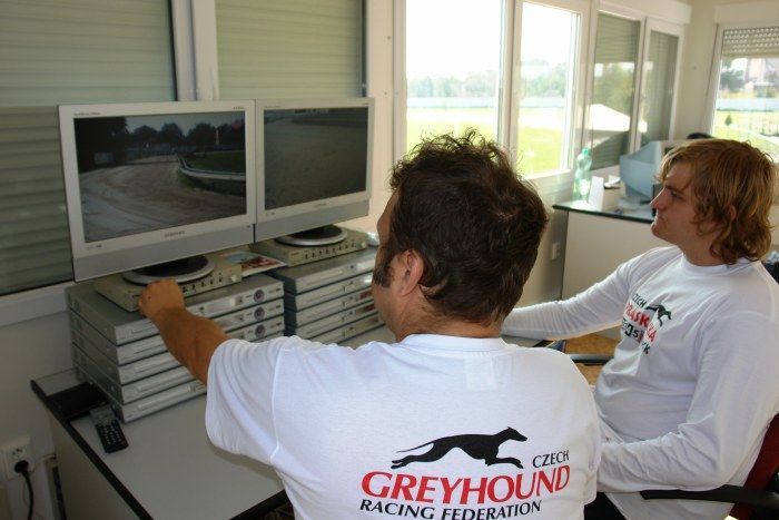 http://www.cgdf.cz/user_data/cms/fotogalerie/01153/large/Video_jury_Czech_Greyhound_Racing_Federation_DSC09890.jpg