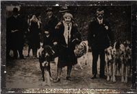 Dostihy-chrtu_pani_tovarnikova_30._leta_min._stoleti.jpg