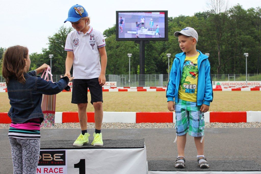 http://www.cgdf.cz/user_data/cms/fotogalerie/01671/large/Winner_Kobe_Open_Race_2013_Go_Kart_Greyhound_Park_Motol_Prague_IMG_1431.jpg