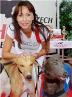 Heidi_Janku_krest_chrtu_Ceska_Greyhound_dostihova_federace.jpg