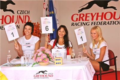 Heidi_Janku_vystava_chrtu_dostihy_Praskacka_Czech_Greyhound_Racing_Federation_IMG_9976-1.jpg