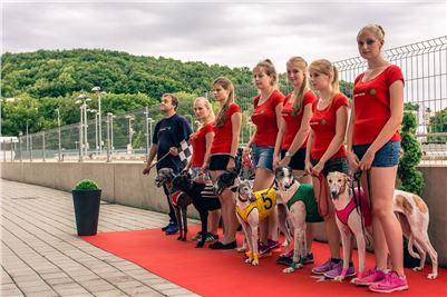 24_Chrti_dostihy_Greyhound_Racing_Park_Praha_Czech_International_Derby_steward.jpg